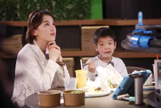 奶奶嘱咐安迪“听妈妈的话”，原来黄圣依婆媳、母子关系那么甜！