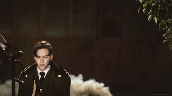 陈伟霆穿起军装来分分钟让你沦陷！