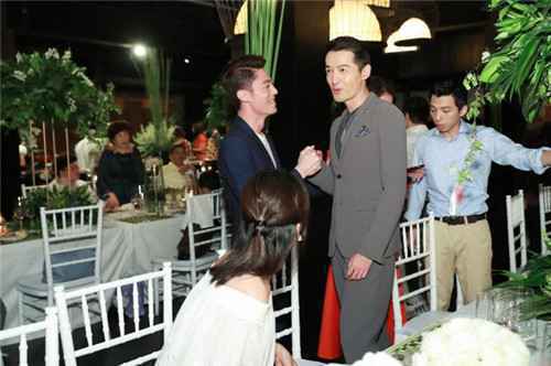 胡歌被霍建华双手捧脸林心如霸气示主权