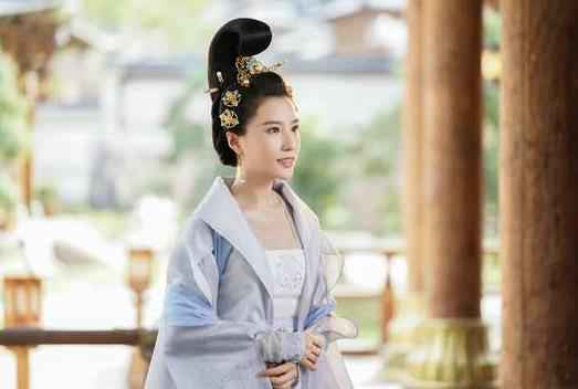 鲍天琦《月上重火》收官 上官筝戏外发糖与粉丝互动