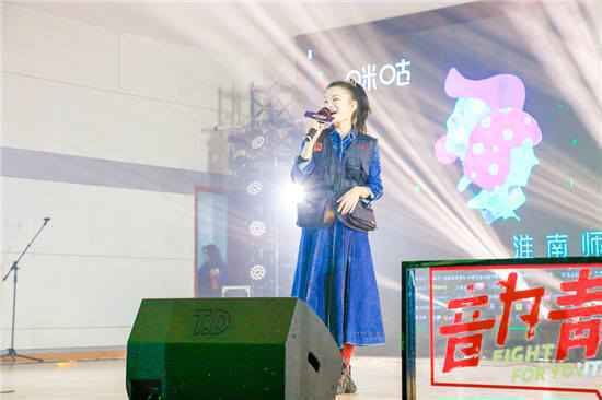 大学音乐超级联赛担任评委的是谁?苏运莹演唱了什么歌曲?