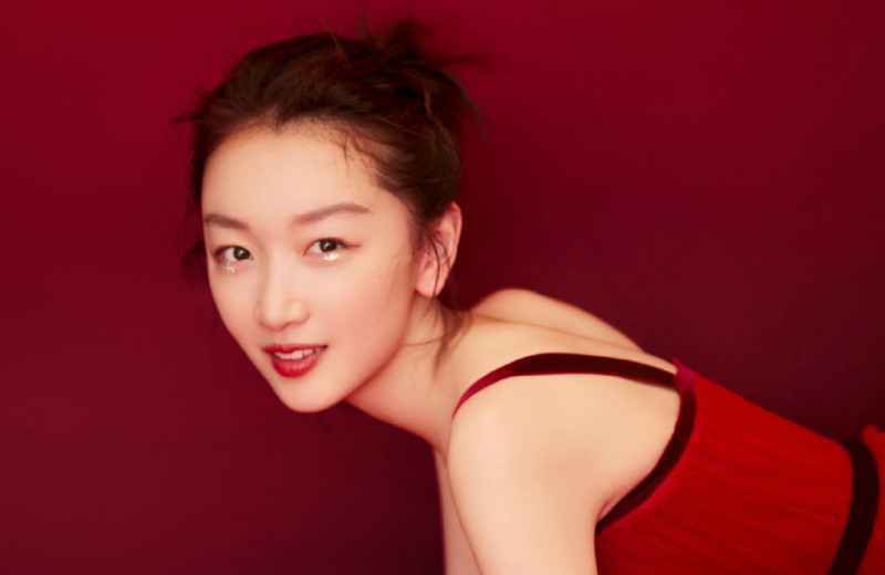 《小小的追球》周冬雨进行消防灭火演习,这反应太可爱