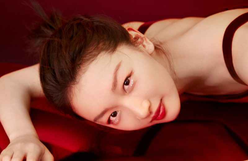 《小小的追球》周冬雨进行消防灭火演习,这反应太可爱