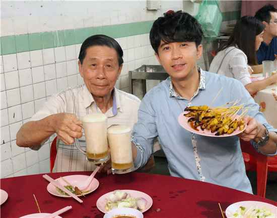 光良担任马来西亚霹雳州旅游大使，全家上阵当群演！