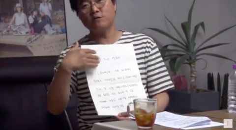 在《三时四崽子》的直播中，水晶男孩被罗PD绑架了...成员们都超堂皇