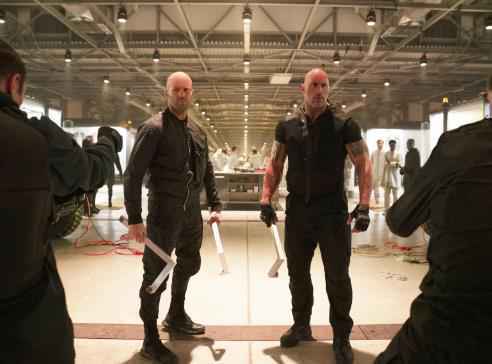 《速度与激情:特别行动》公布全新官方剧照 强森、杰森青筋凸起联袂作战