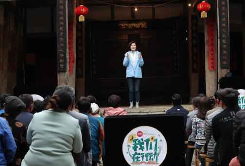 《我们在行动》贵州扶贫 邹市明冉莹颖“回乡寻根” 叶祖新挑战挖蜂巢