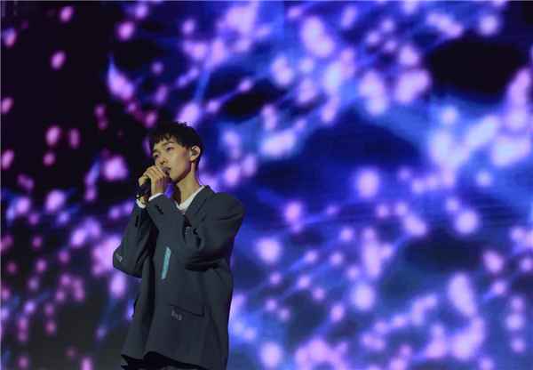 歌声与弹幕齐演绎正能量,虎牙《真正的歌手》校园巡演首站落幕