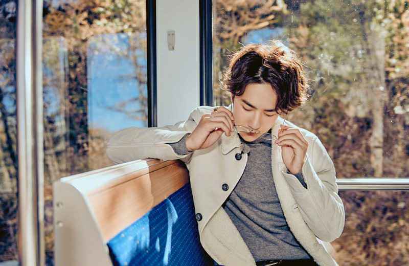 《青春诗会》王一博朗诵《大世界小世界》，粉丝的举动很暖心