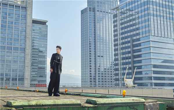 唱跳新天王孙子涵《一刀未剪》MV曝光