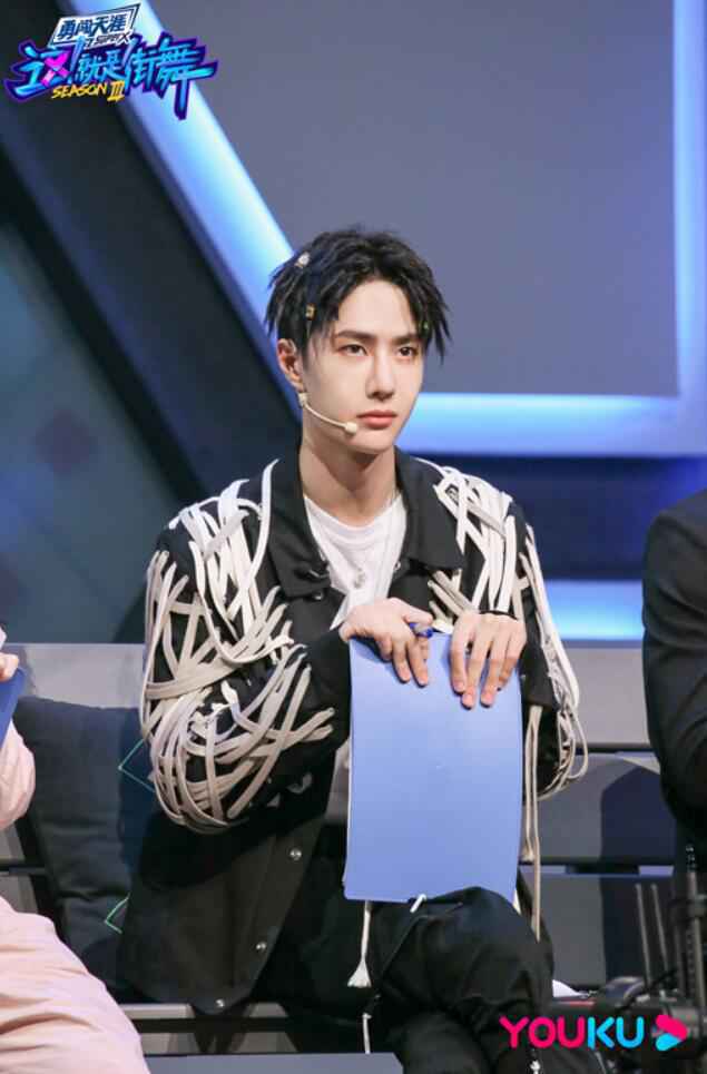 《这!就是街舞》第三季杨文韬张灿双人舞惊艳出圈，走心神作引爆全网讨论