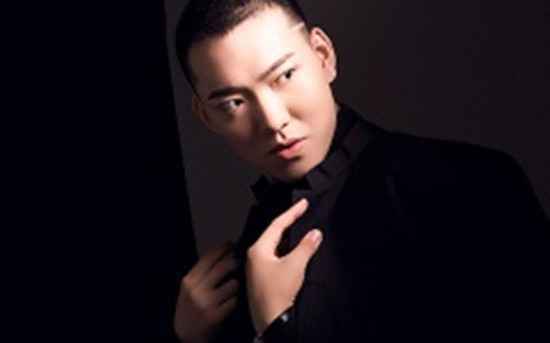 抖音暖阳下我迎芬芳是谁家的姑娘是什么歌?