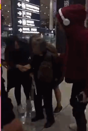 看到老人跌倒后,陈伟霆的做法帅翻了..