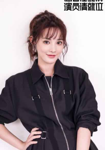 彭小苒《演员请就位》甜酷出场 首选加入郭敬明战队