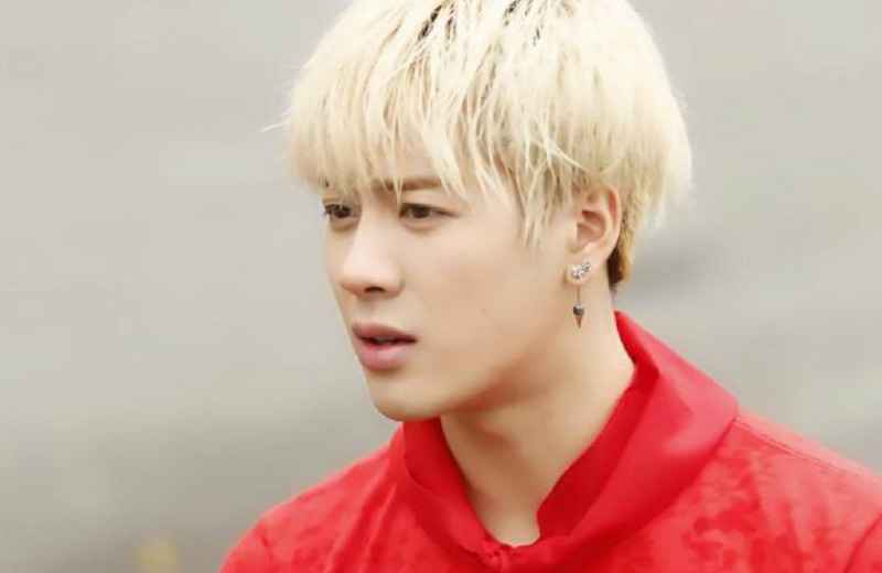 王嘉尔参加《这就是街舞》舞蹈功底被质疑，此前站错队，这次还能弥补吗？