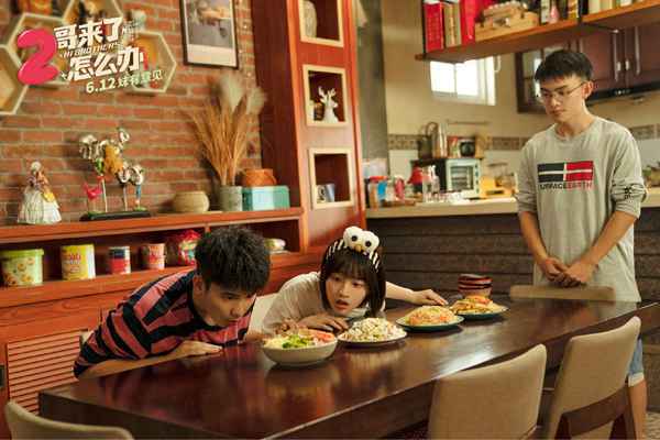 001LTF2wly1gphc3g8sukj618z0u0e8302 胡先煦邓恩熙《2哥来了怎么办》定档6.12 三兄妹打闹日常画风欢乐