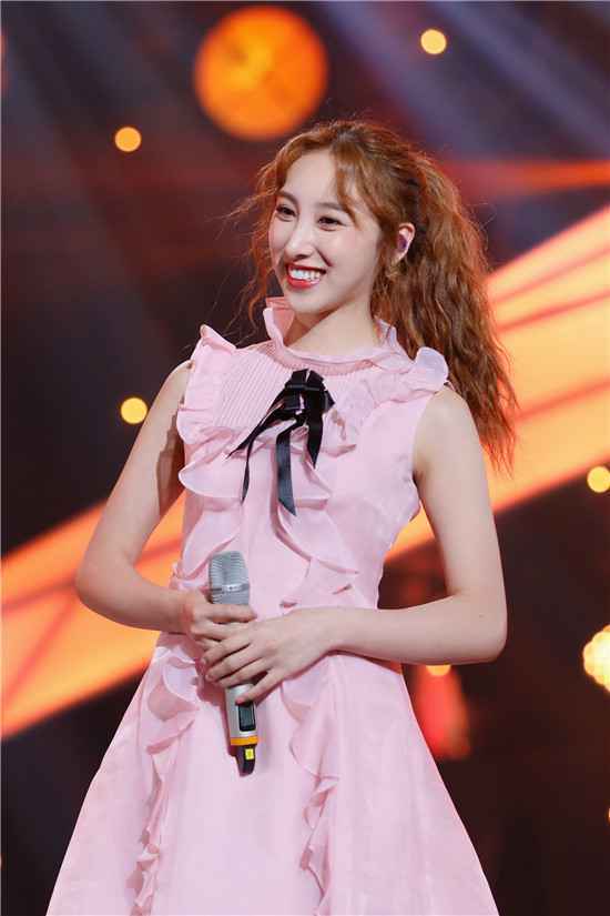 歌手许靖韵现身《粤语好声音》