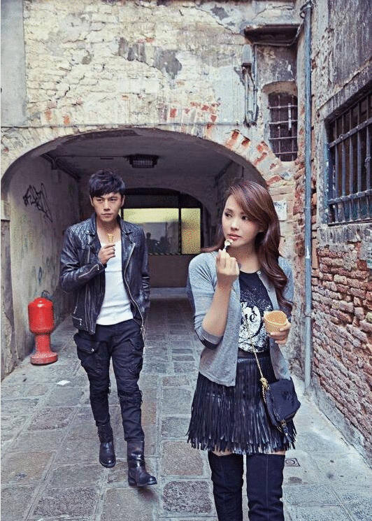 伊能静与秦昊甜蜜合影 纪念相识日秀恩爱