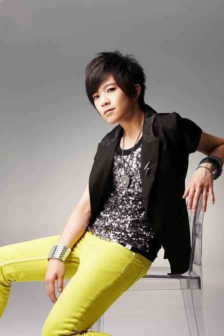 张芸京被曝喜欢同性 节目曾与邓紫棋同睡一床