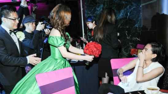 张芸京被曝喜欢同性 节目曾与邓紫棋同睡一床