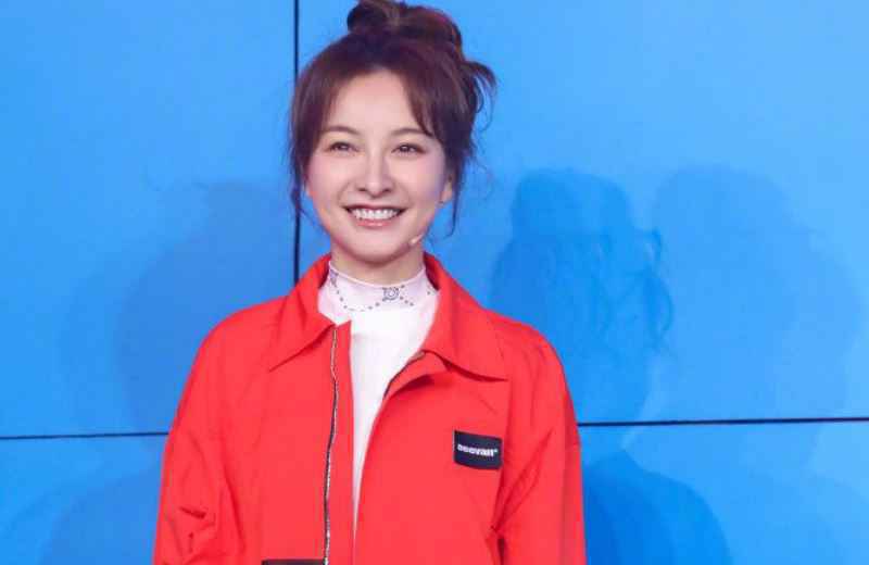 细节见人品！吴昕节目中无意戳到工作人员，下一秒的举动看出自身素养