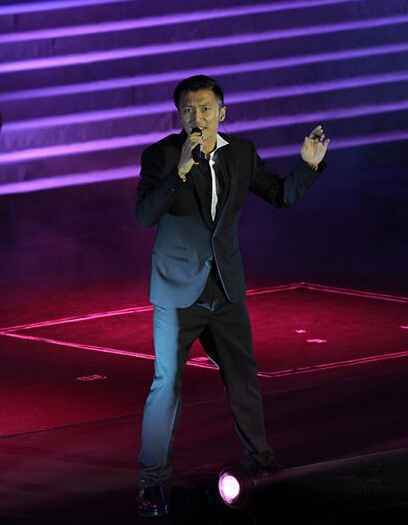 谢霆锋忆演唱被嘘：当时一个字都听不到