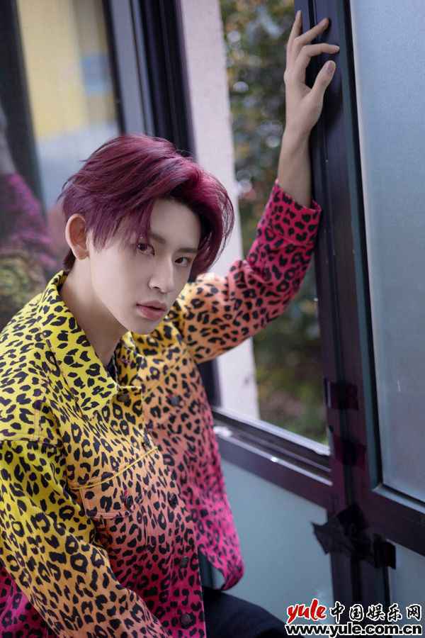 小鬼王琳凯《Whats Wrong With Me 》改编版TME上线 亲自操刀制作MV获赞无数