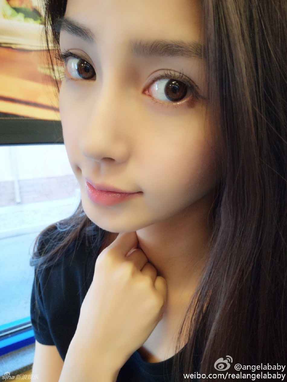 angelababy运动装露性感锁骨