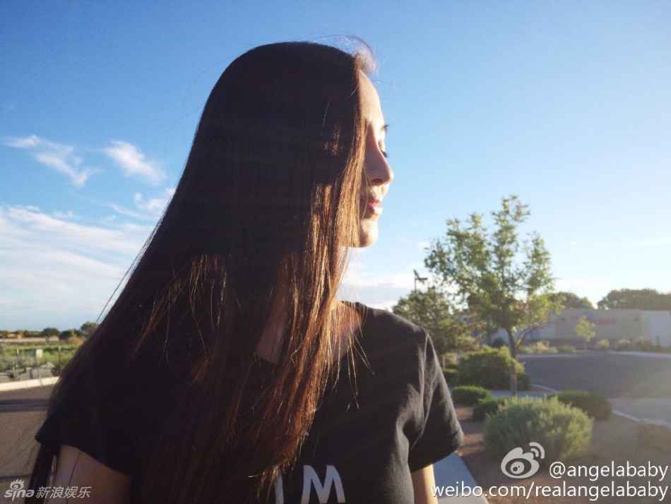 angelababy运动装露性感锁骨