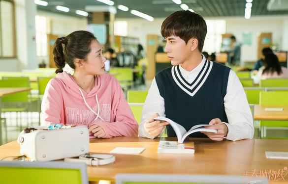 郭静献唱《青春抛物线》演绎爱的奇妙能力