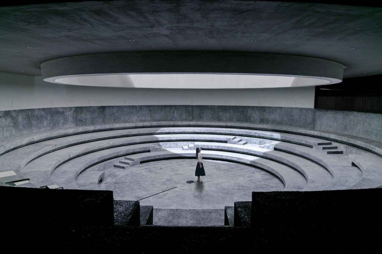 去阿那亚、吹海风、看好戏……在阿那亚戏剧节邂逅26部好戏