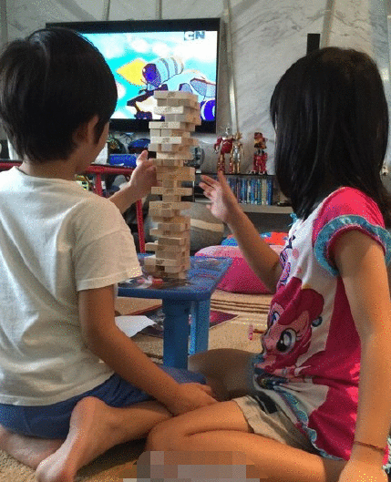 Kimi与最喜欢的堂姐玩游戏 被调侃将“别恋”