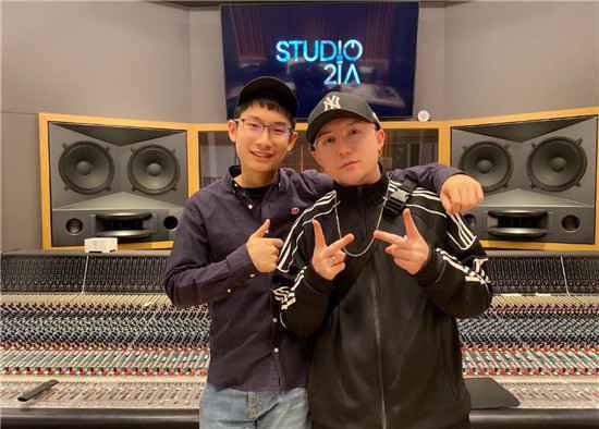 那吾克热最新录音照出炉 新歌提上日程