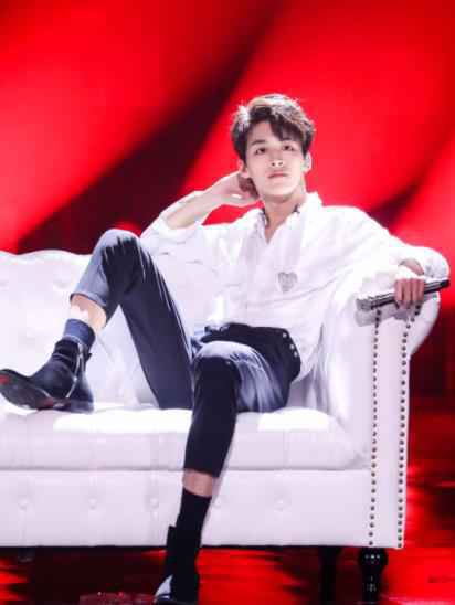 创造营首次公演,何洛洛用《lesion》反转舞台,引爆全场