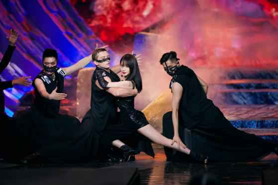 《跨界歌王》半决赛卢靖姗李菲儿双花齐放，不同风格碰撞谁能拔得头筹？