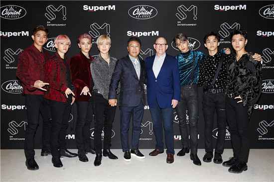 开启歌谣界历史新篇章，SuperM出道专辑登顶美国“Billboard 200”榜单！