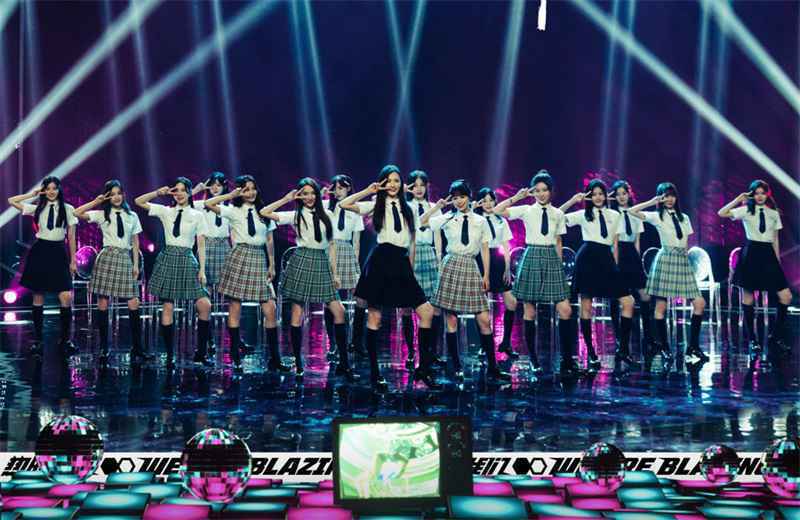 团综《炙热的我们》开播,与多档选秀节目相遇,偶像团体大热