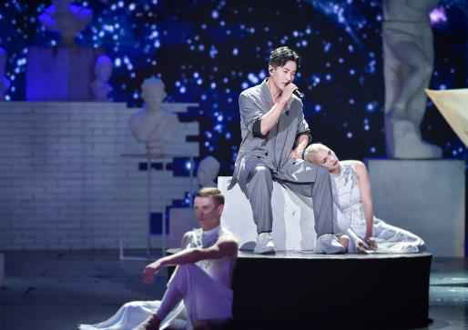 《跨界歌王》半决赛紧张又诙谐 王凯、刘恺威、文松搞笑嗨全场