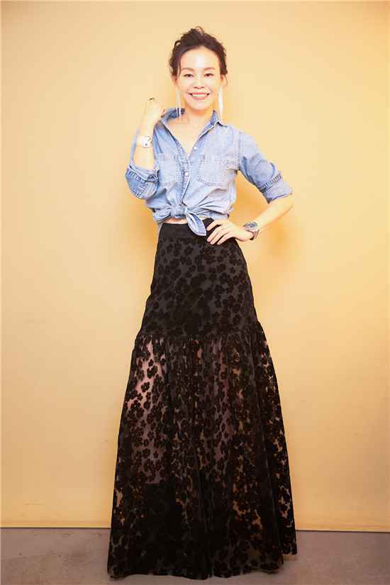 彭佳慧献唱张国荣经典名曲《我》