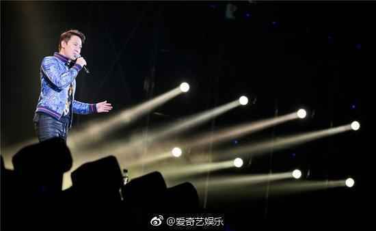 黎明演唱会遭主办方拖款为歌迷坚持开唱