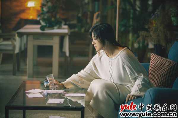 刘郡格全新单曲《想念会写字》暖愈首发 走心独白讲述爱的芜杂心绪