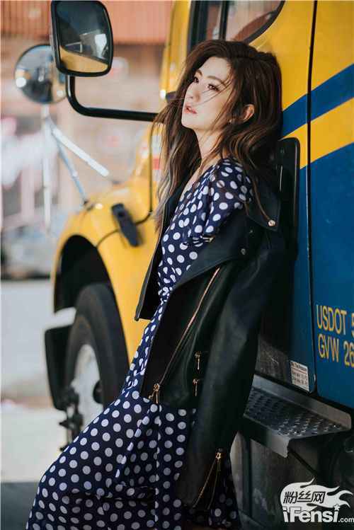 Selina任家萱纽约街拍曝光 演绎百变女神