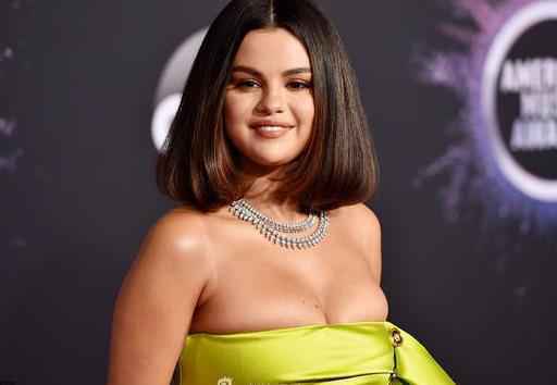 赛琳娜承认为冲业绩"不择手段" 自己花钱买专辑