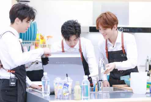 《心动的味道·厨语》“三好学生”赵品霖为做奶茶记笔记 郑泽霖化身段子手吐槽刁蛮顾客