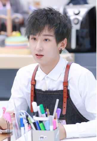 《心动的味道·厨语》“三好学生”赵品霖为做奶茶记笔记 郑泽霖化身段子手吐槽刁蛮顾客