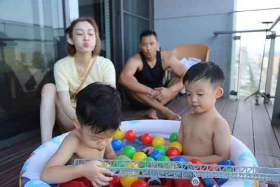 范玮琪与老公玩捉迷藏 被黑人吓傻