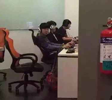 周杰伦林俊杰同台互斥对方不是男人