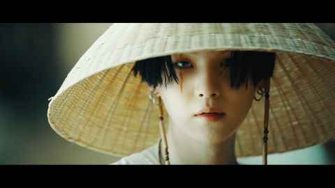 防弹少年团 SUGA「大吹打」MV公开路人太抢镜 : 阿米画错重点了