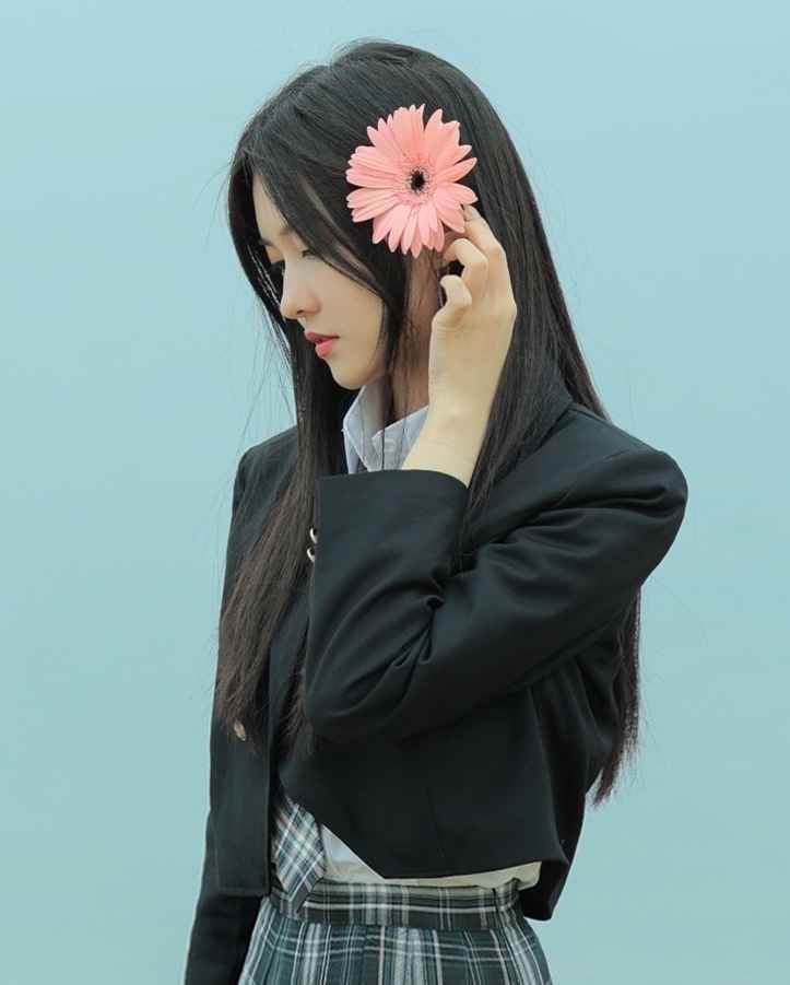 陆婷玉晒最新工作照 丝芭影视小花潜力无限