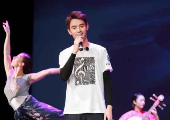 《青春环游记》暖心收官 王凯复古宫廷造型王子范儿十足